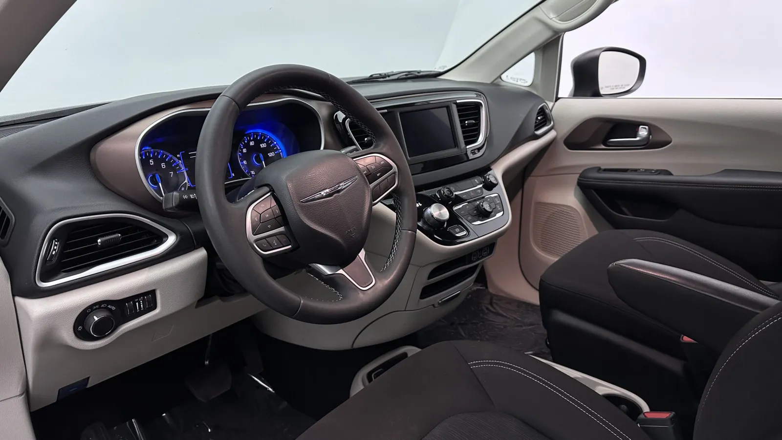 Chrysler Voyager photo 8