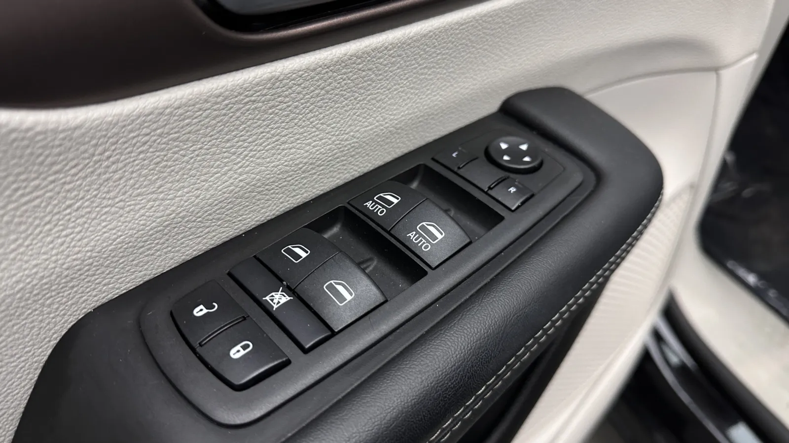 Chrysler Voyager photo 10