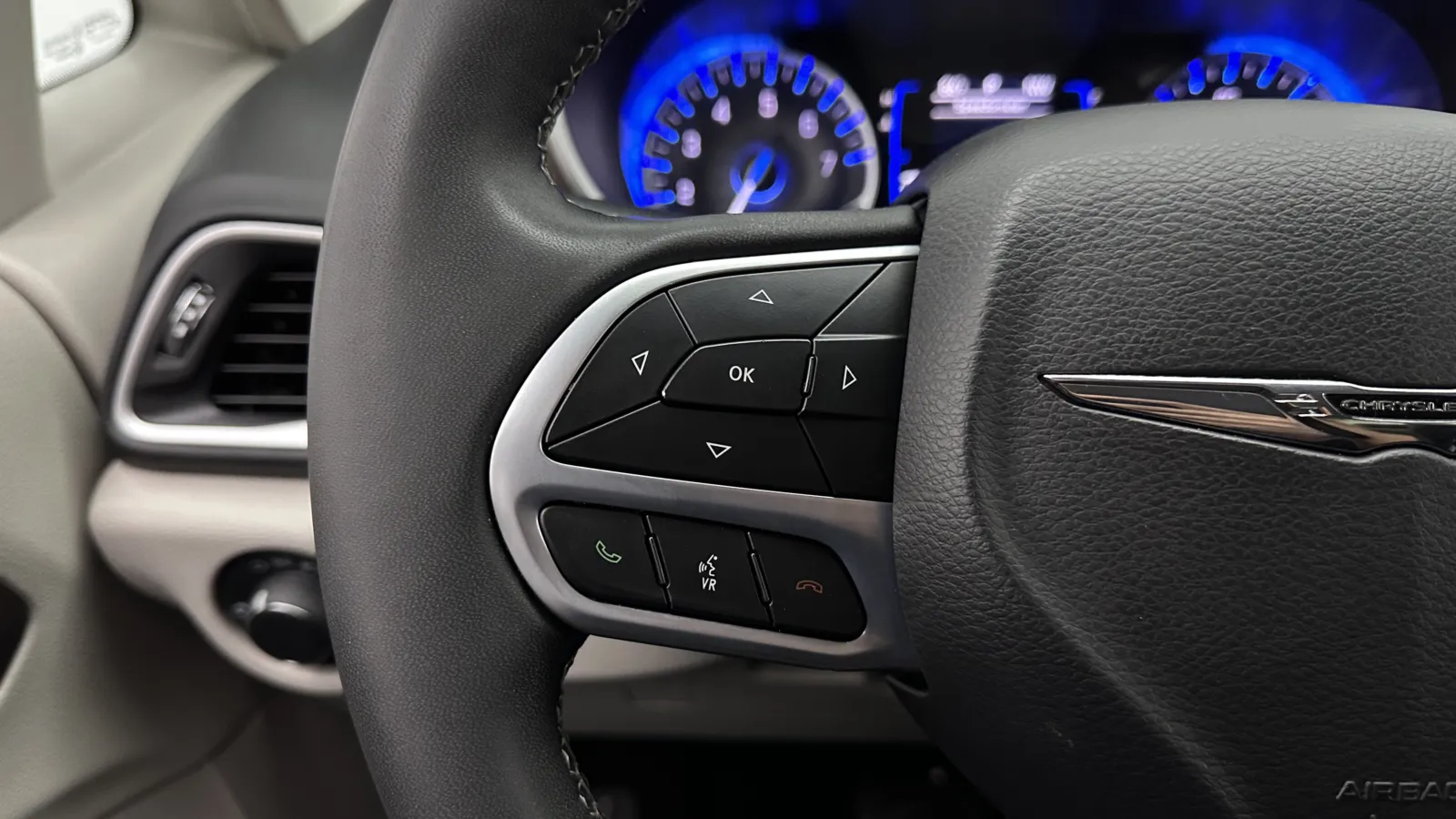 Chrysler Voyager photo 16