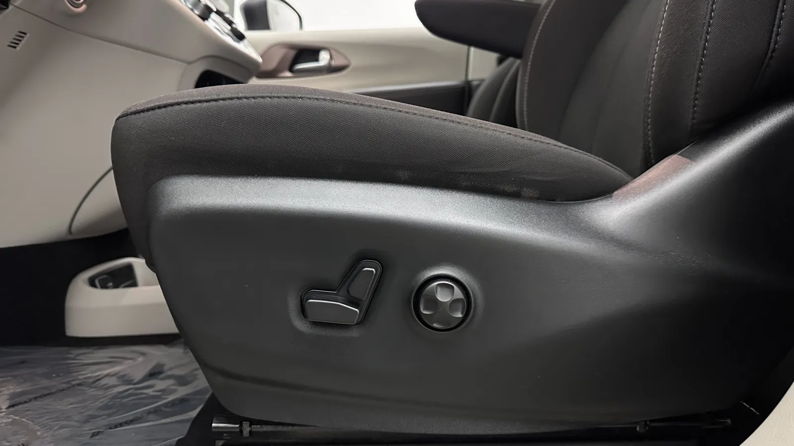 Chrysler Voyager photo 12