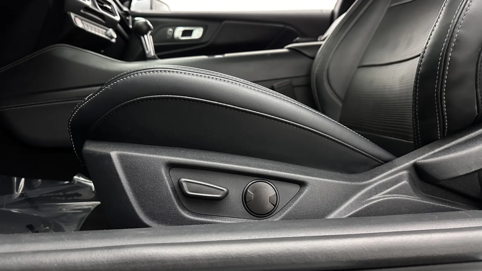 Ford Mustang photo 15