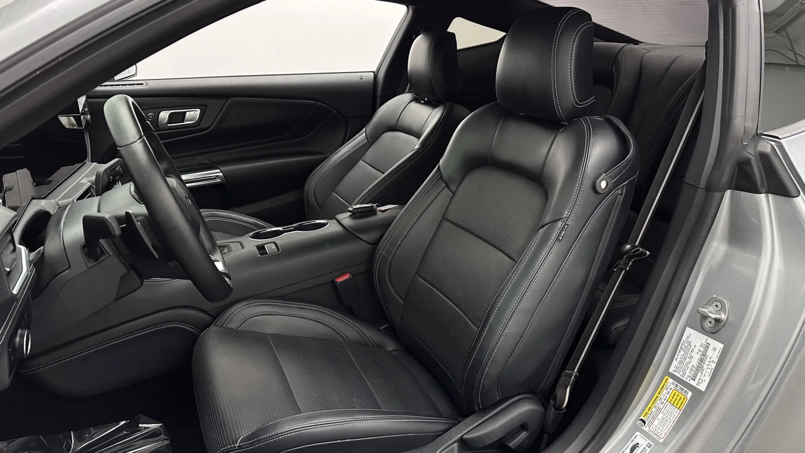Ford Mustang photo 14