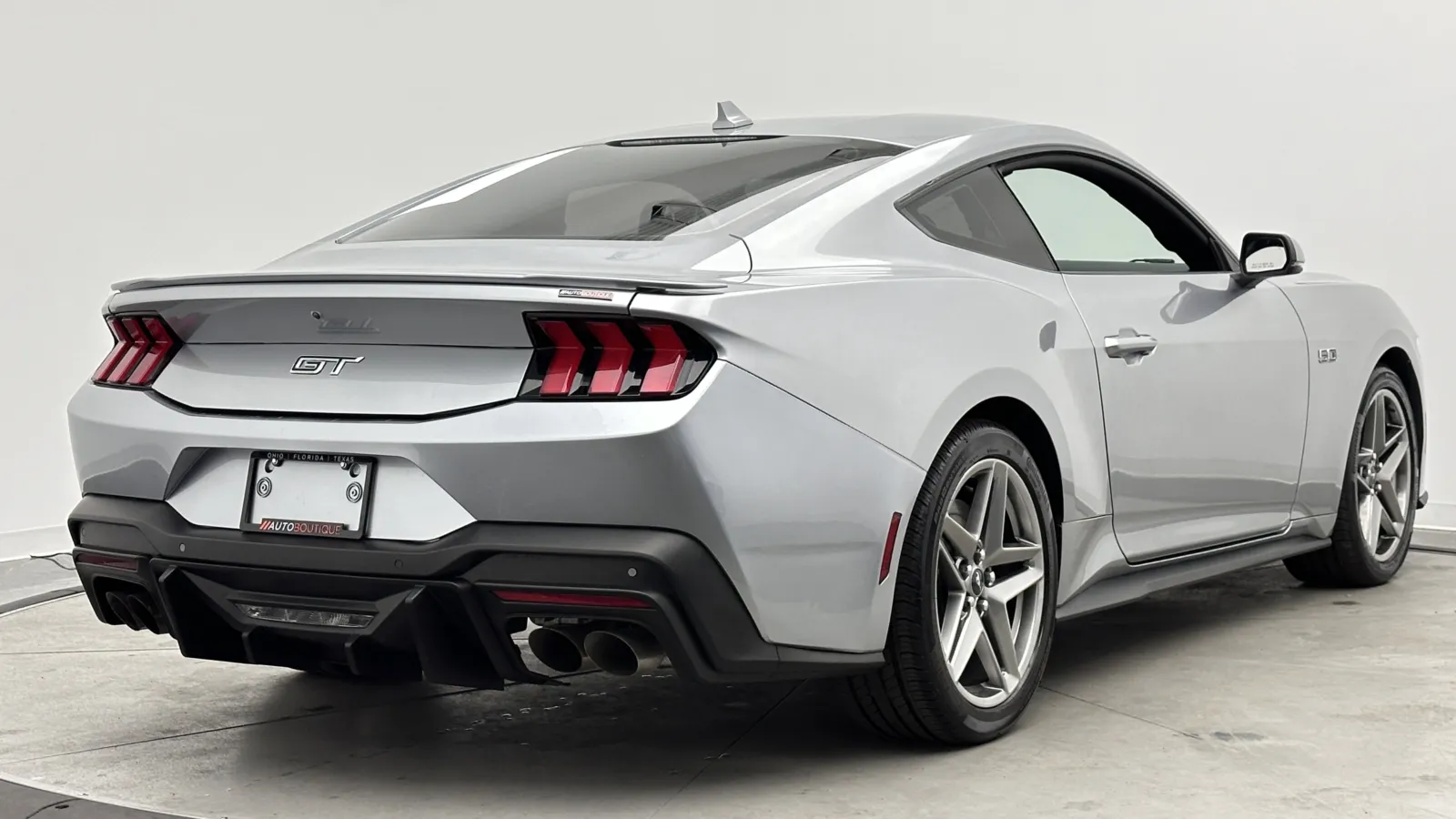 Ford Mustang photo 8