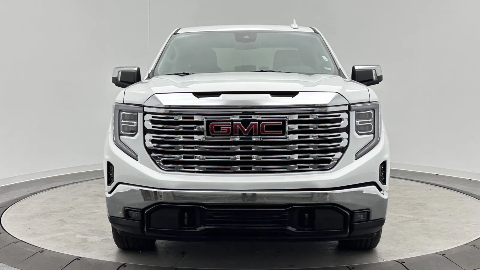 GMC Sierra photo 2