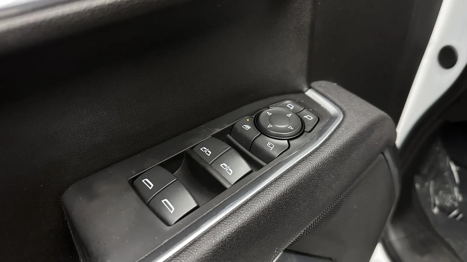 GMC Sierra photo 11