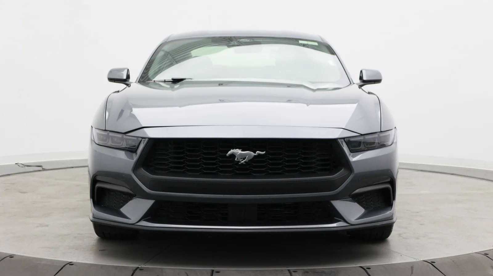 Ford Mustang photo 2