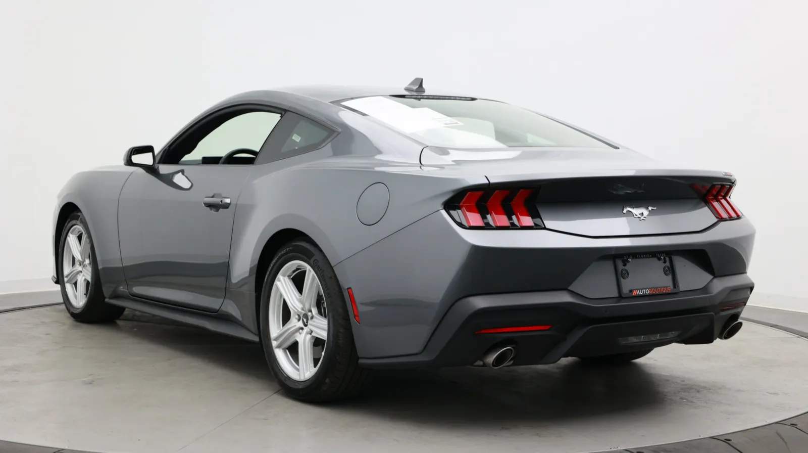 Ford Mustang photo 4