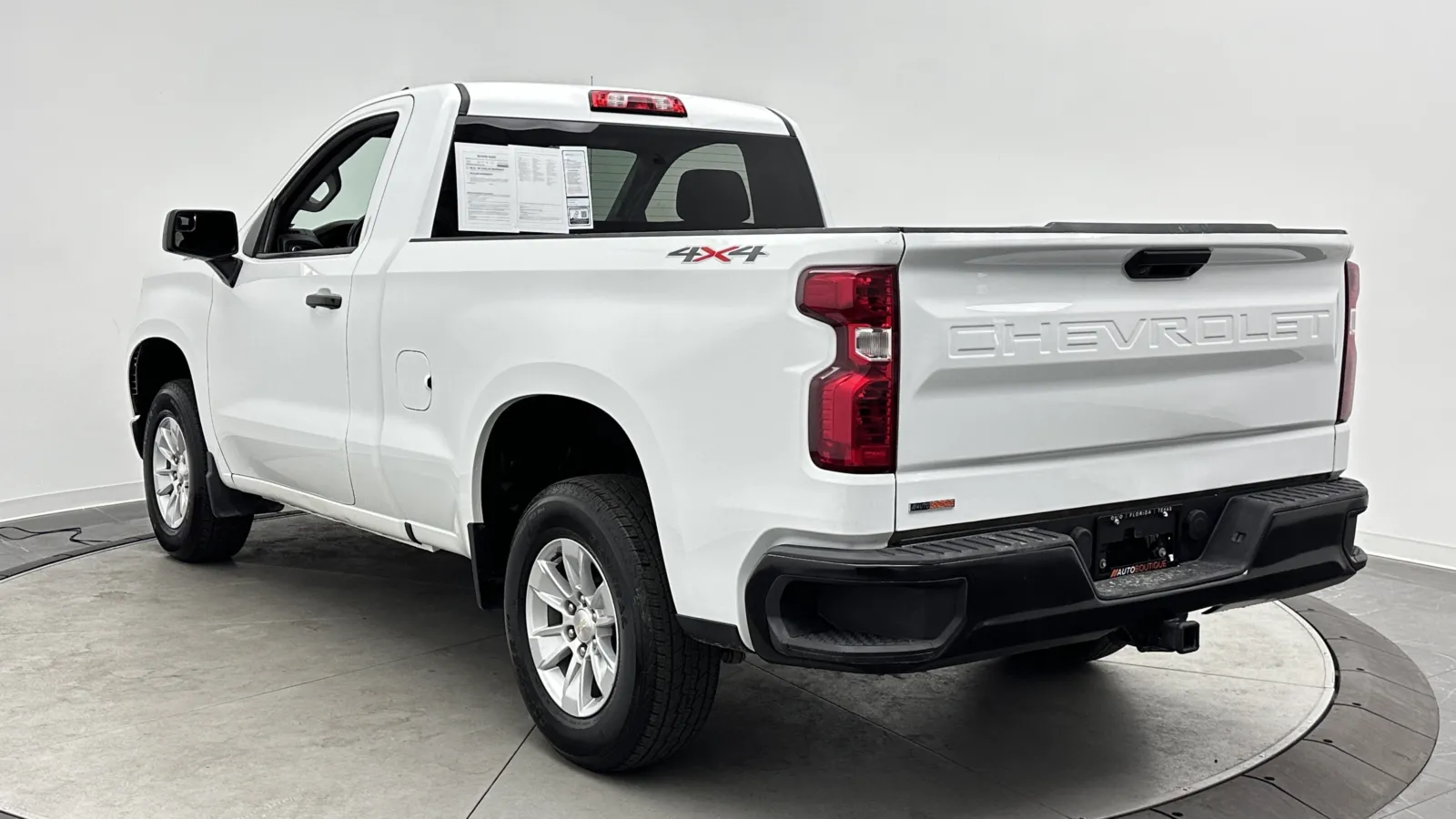 Chevrolet Silverado photo 4