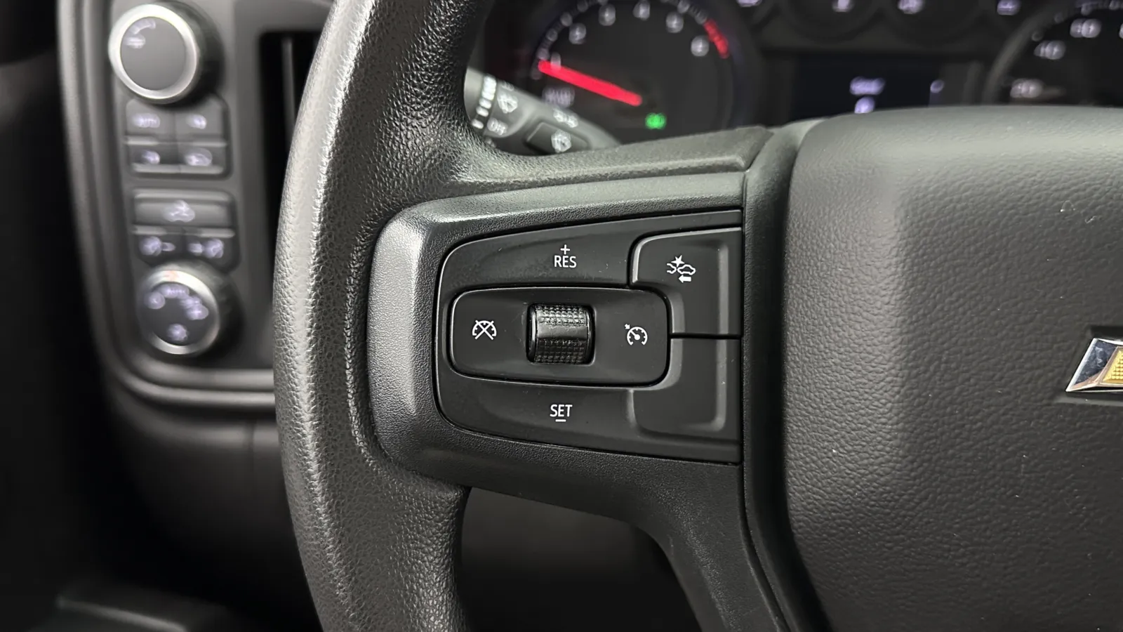 Chevrolet Silverado photo 17
