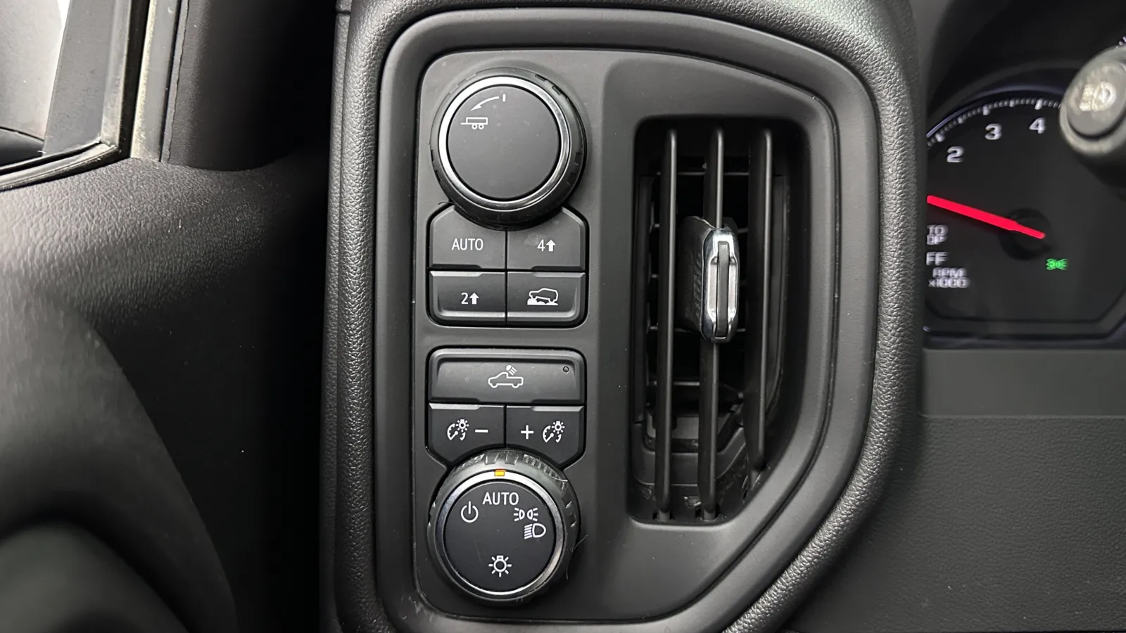 Chevrolet Silverado photo 16
