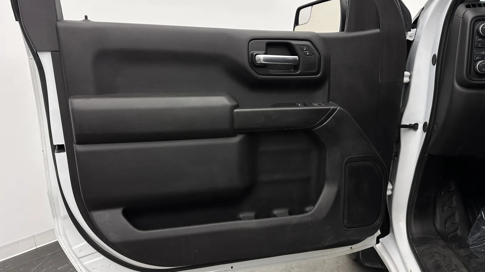 Chevrolet Silverado photo 9