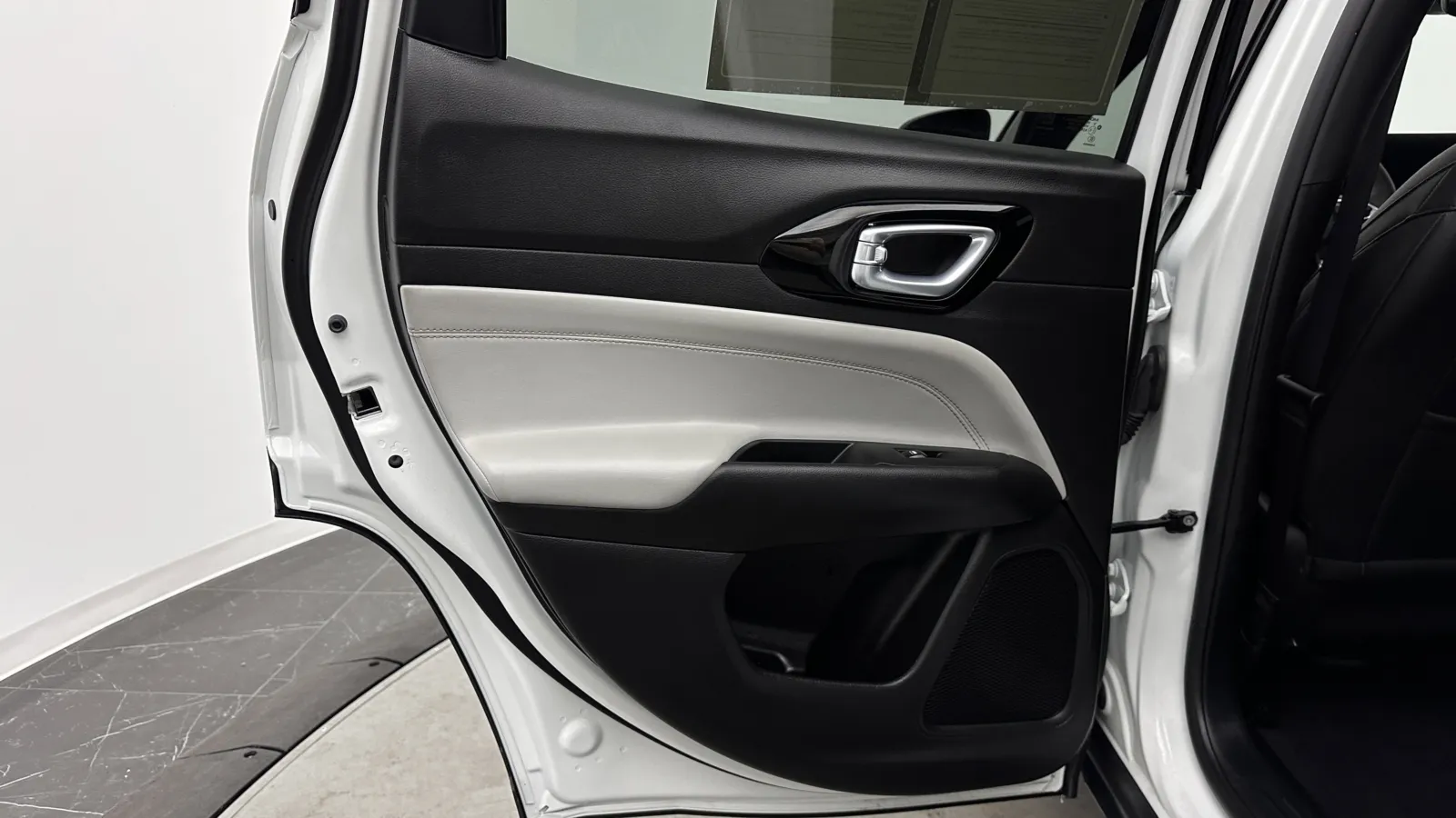Jeep Compass photo 21