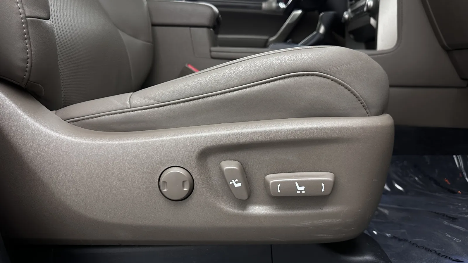 Lexus GX photo 36
