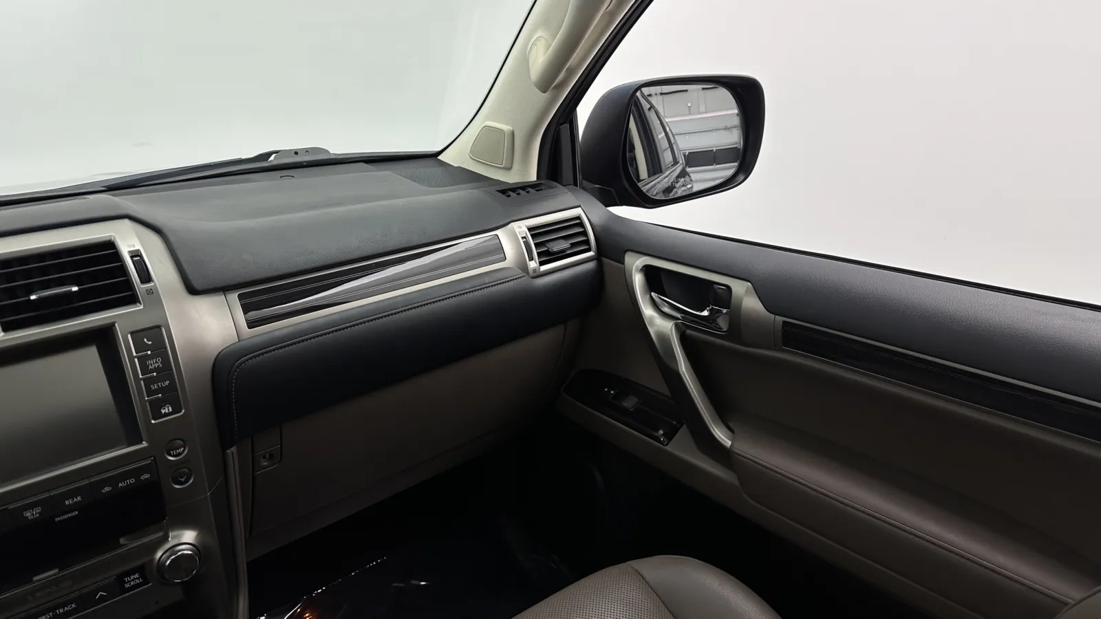 Lexus GX photo 29