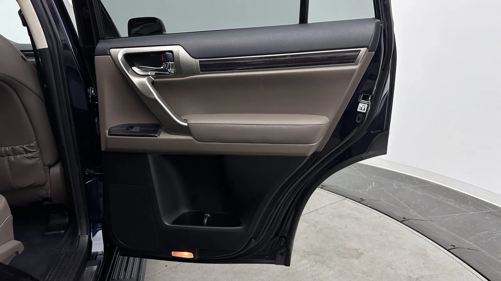 Lexus GX photo 32
