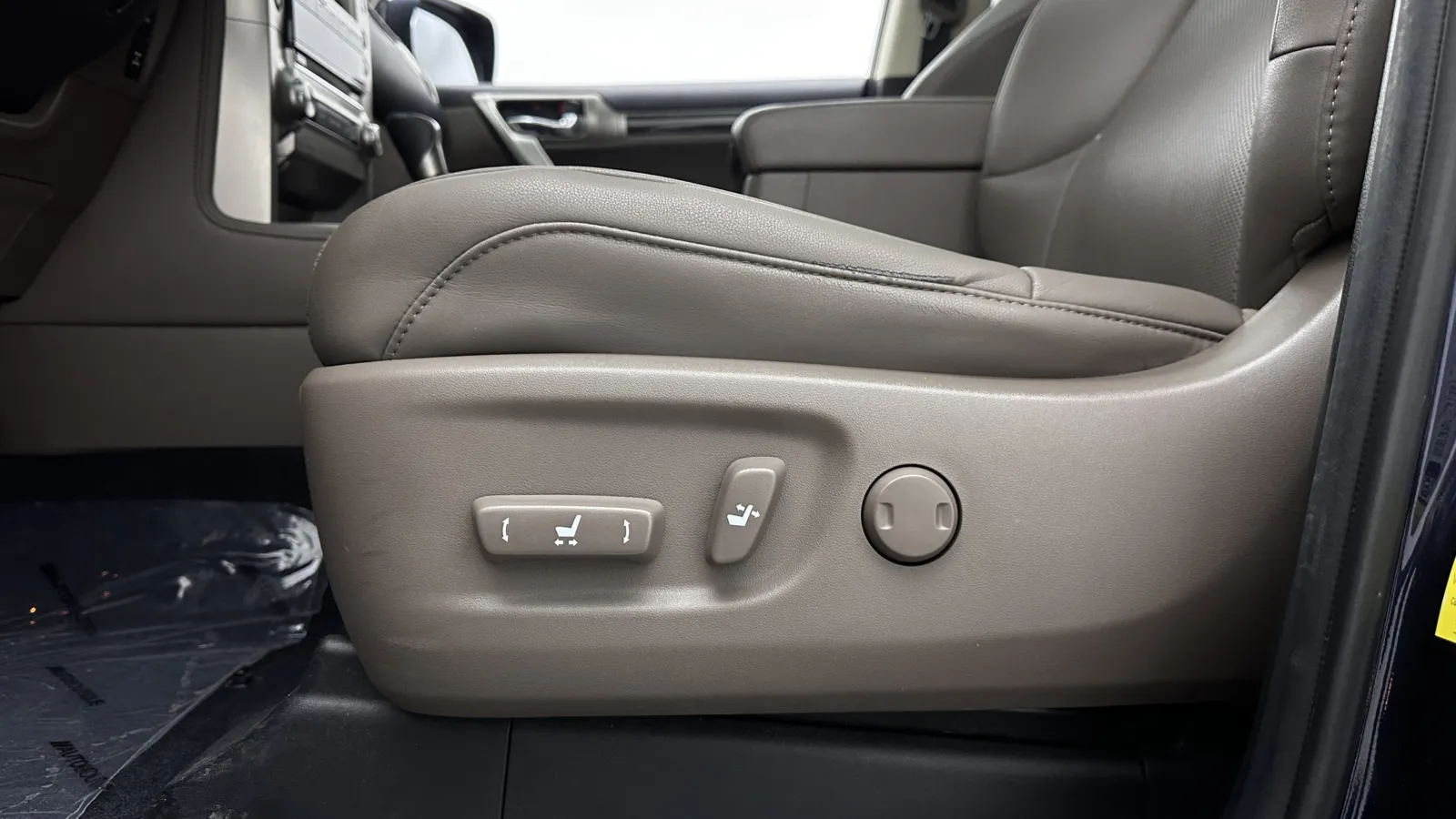 Lexus GX photo 13