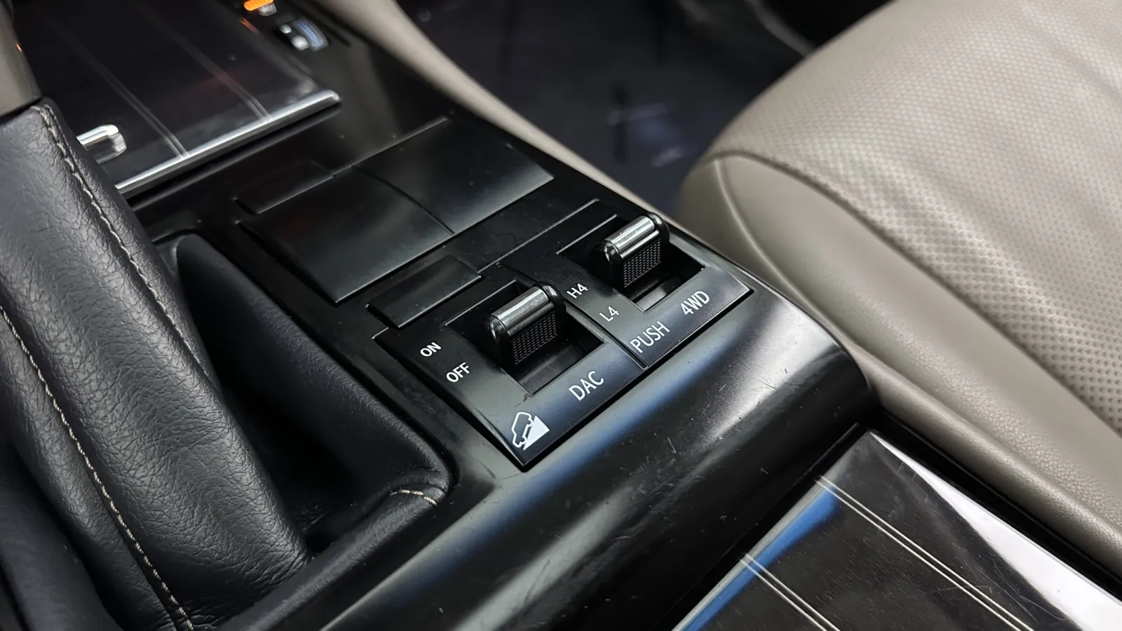Lexus GX photo 15