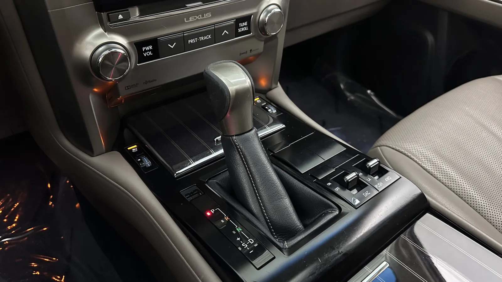 Lexus GX photo 16