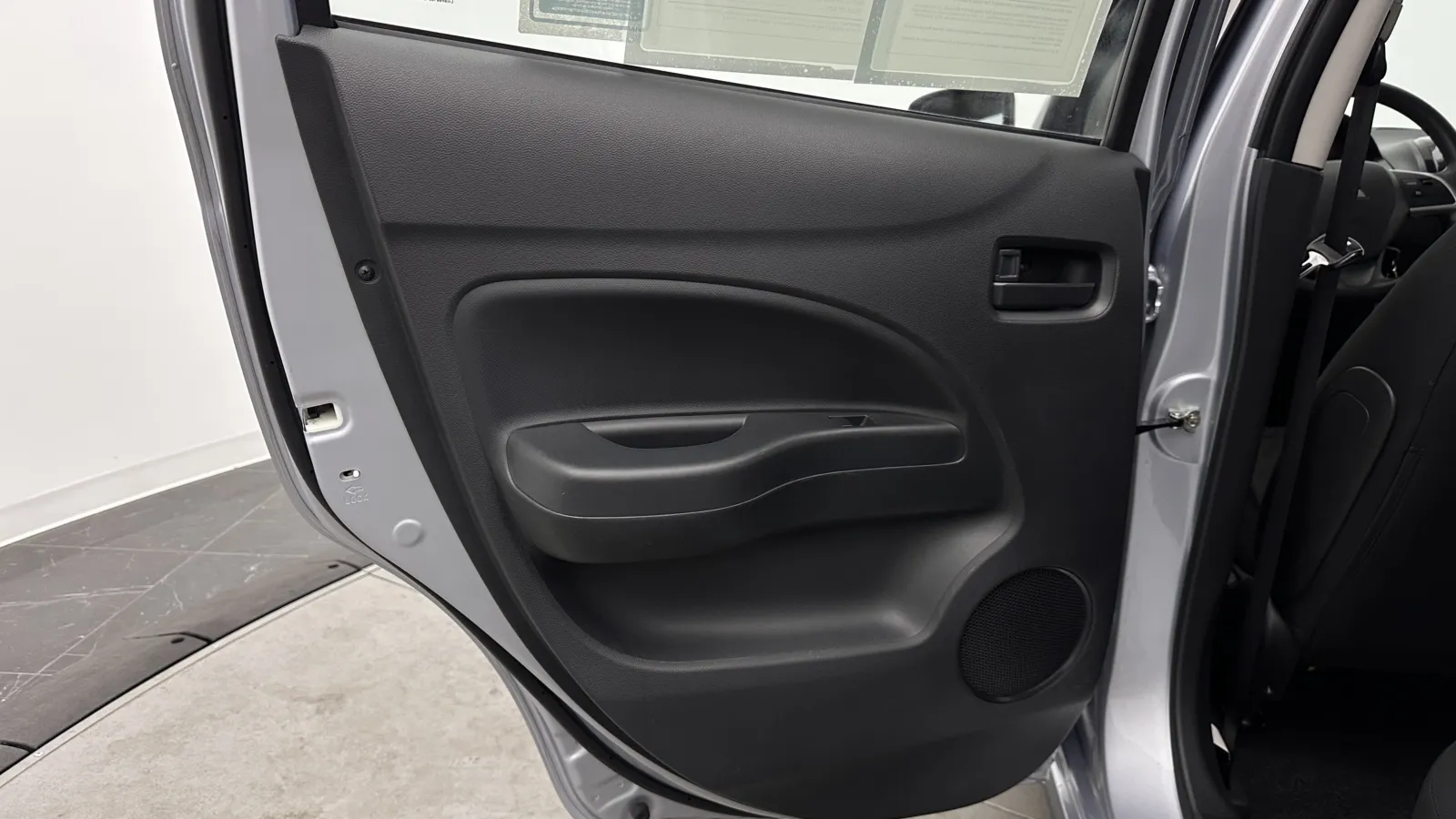 Mitsubishi Mirage photo 18