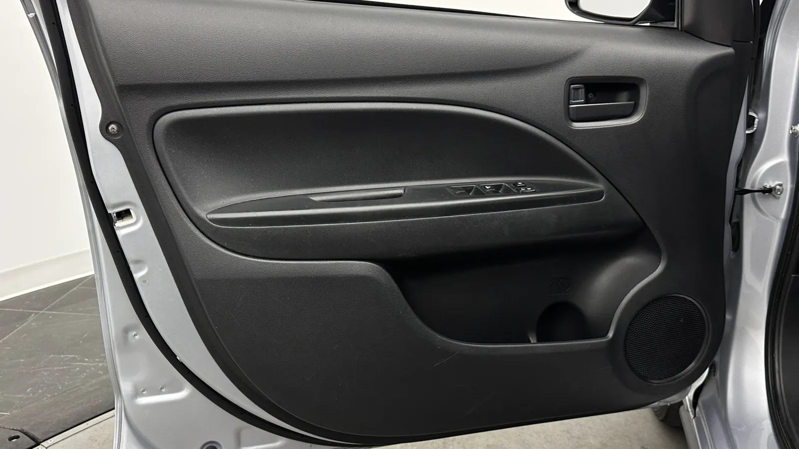 Mitsubishi Mirage photo 9
