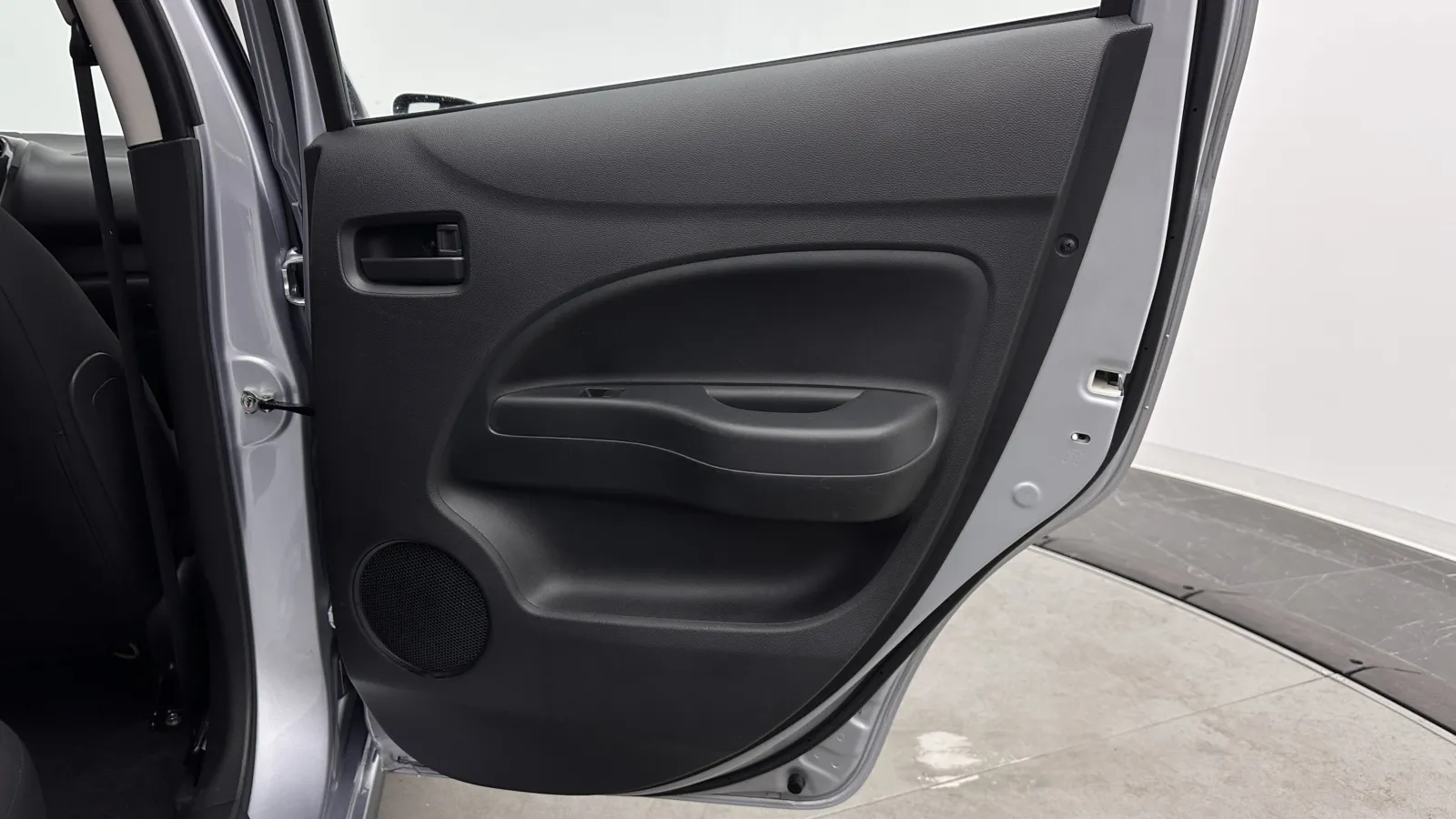 Mitsubishi Mirage photo 24