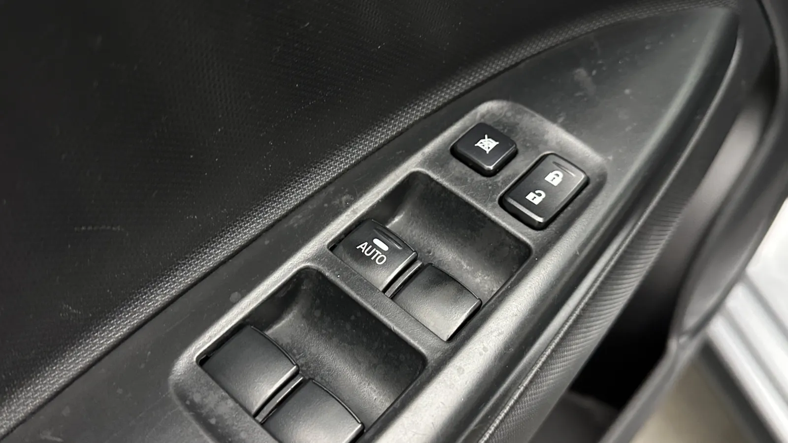 Mitsubishi Mirage photo 10