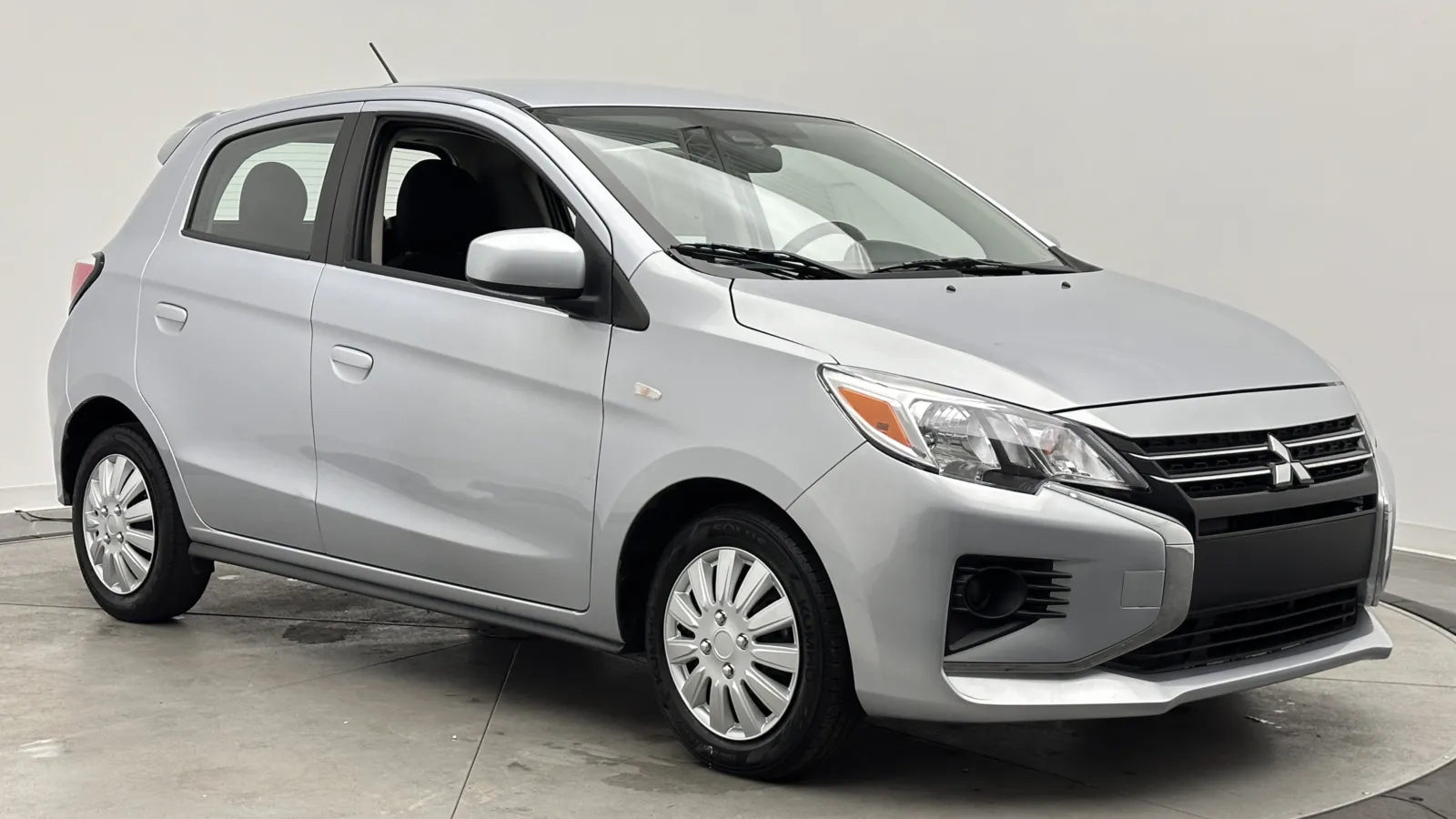 Mitsubishi Mirage photo 3