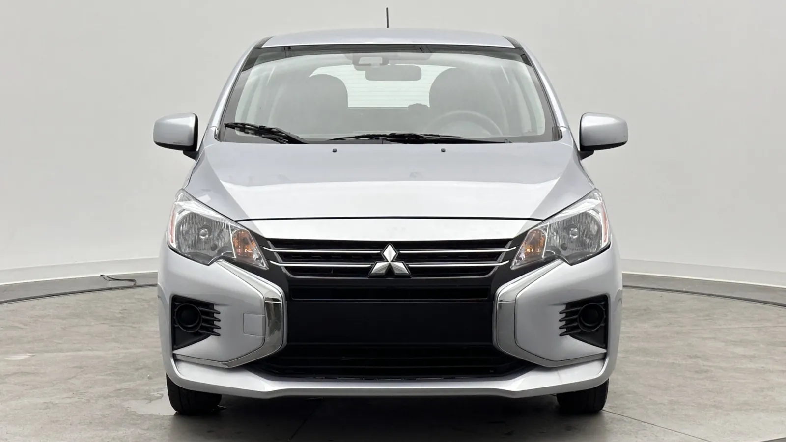 Mitsubishi Mirage photo 2