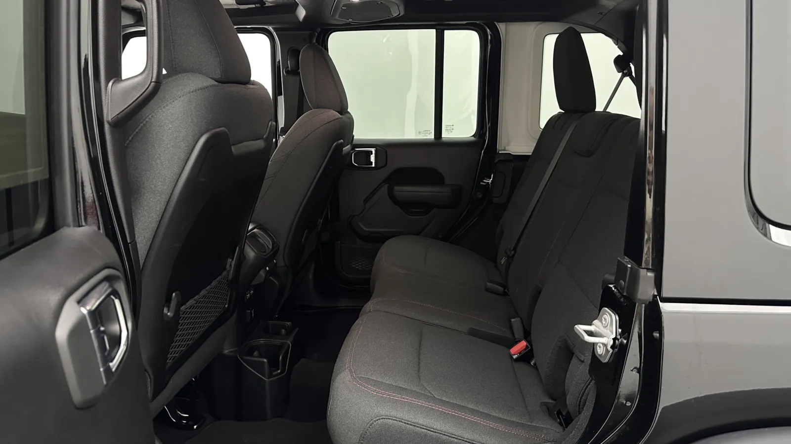 Jeep Wrangler photo 19