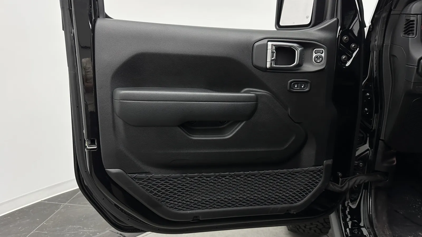 Jeep Wrangler photo 9