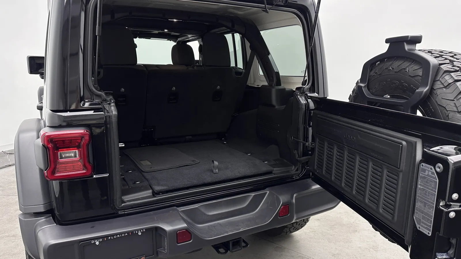 Jeep Wrangler photo 25