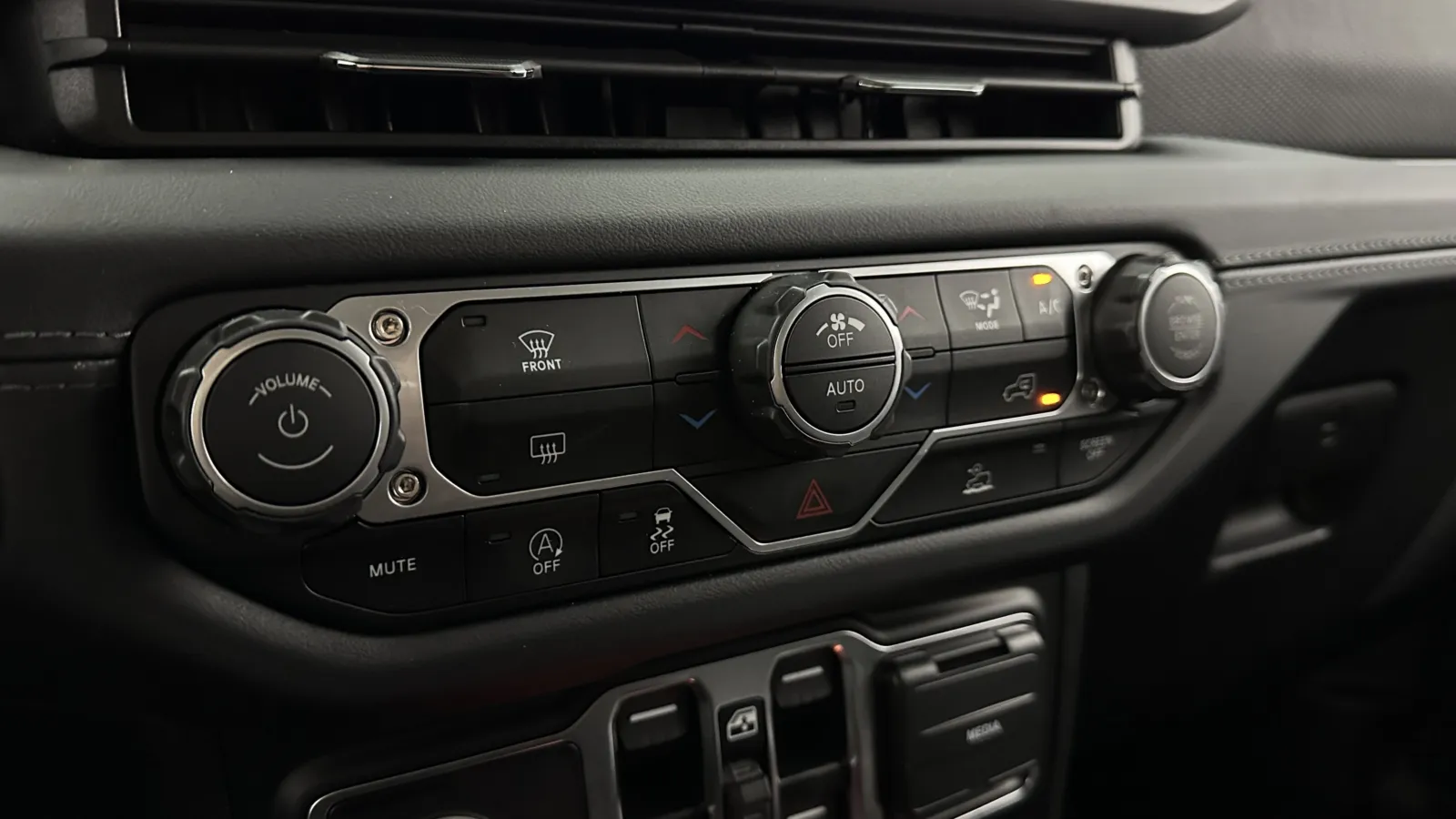 Jeep Wrangler photo 16