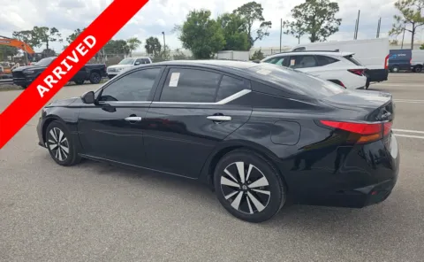 More photos of 2021 Nissan Altima 2.5 SV at Auto Boutique Florida, FL
