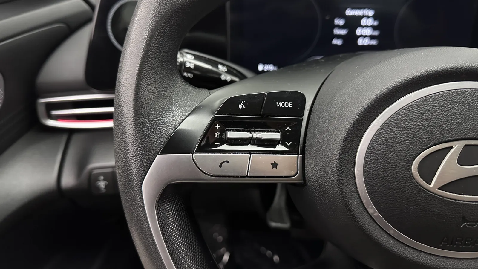 Hyundai Elantra photo 18
