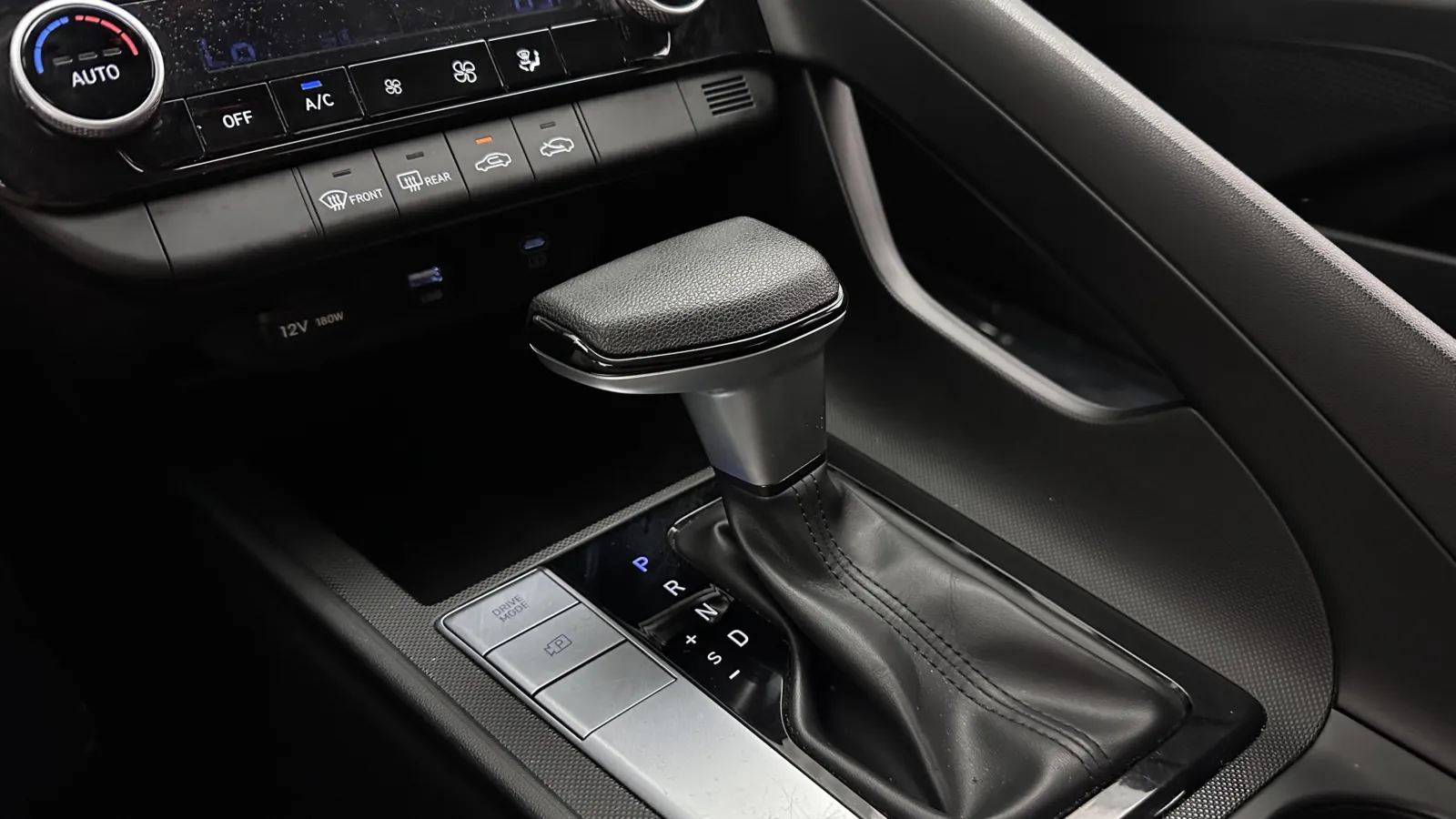 Hyundai Elantra photo 13