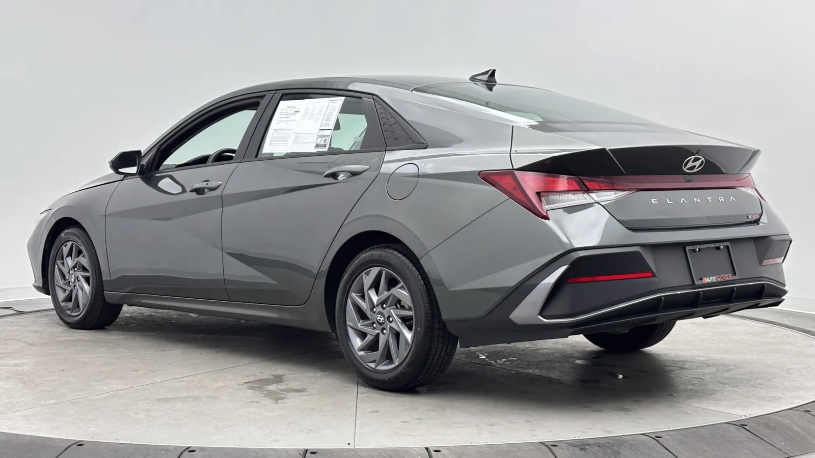 Hyundai Elantra photo 4