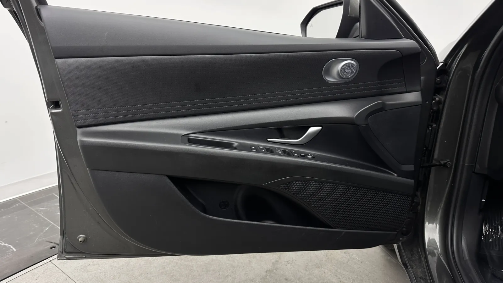 Hyundai Elantra photo 9