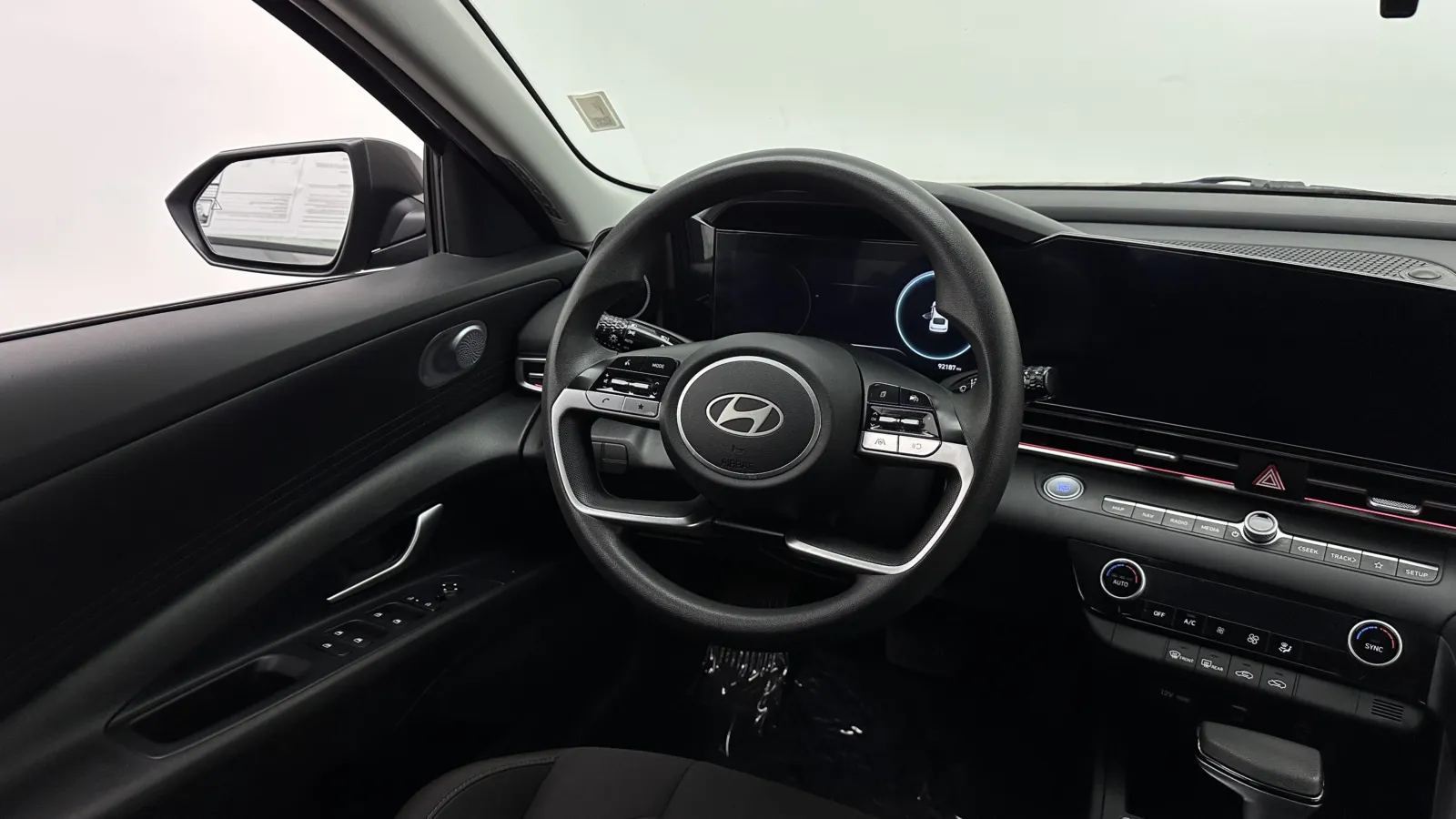 Hyundai Elantra photo 24