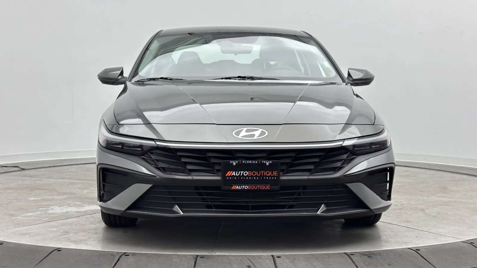 Hyundai Elantra photo 2