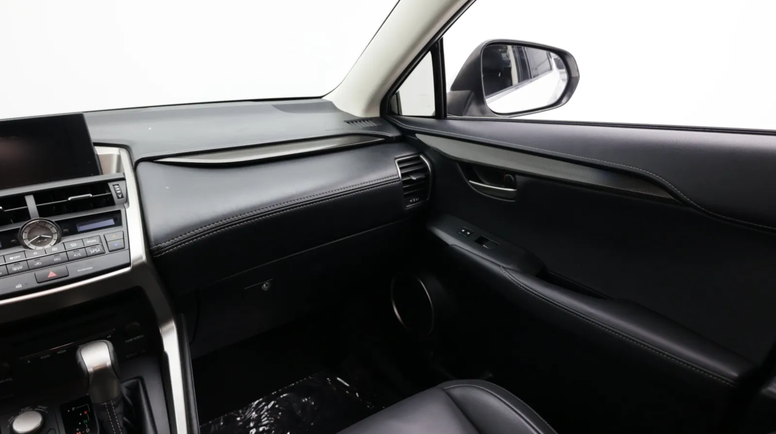 Lexus NX photo 30