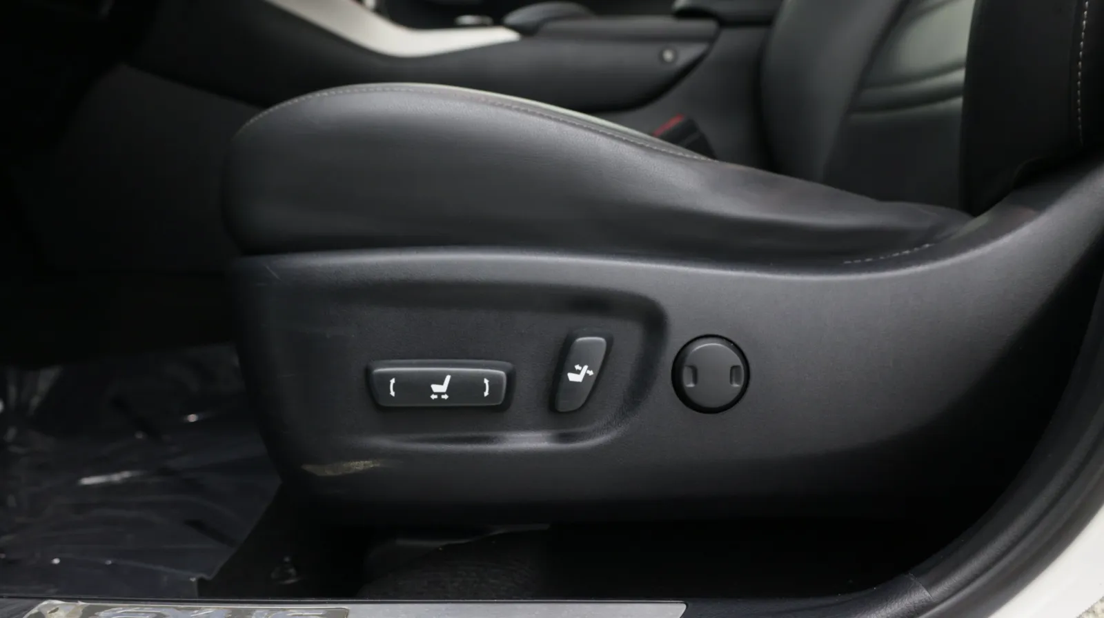 Lexus NX photo 15