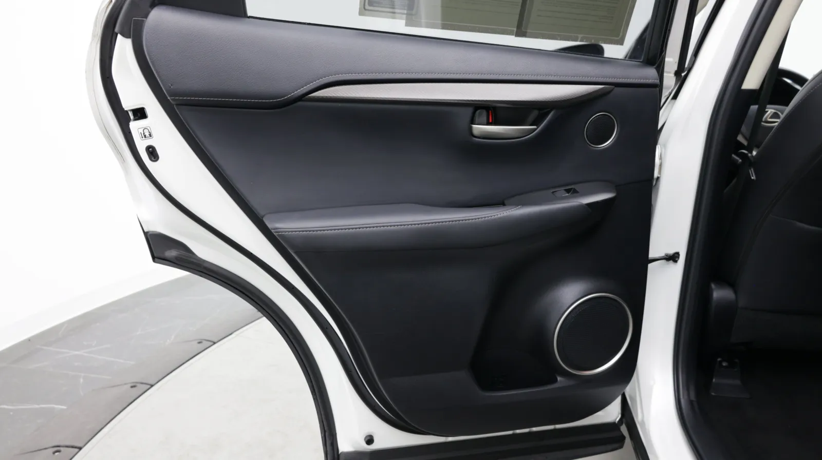 Lexus NX photo 26