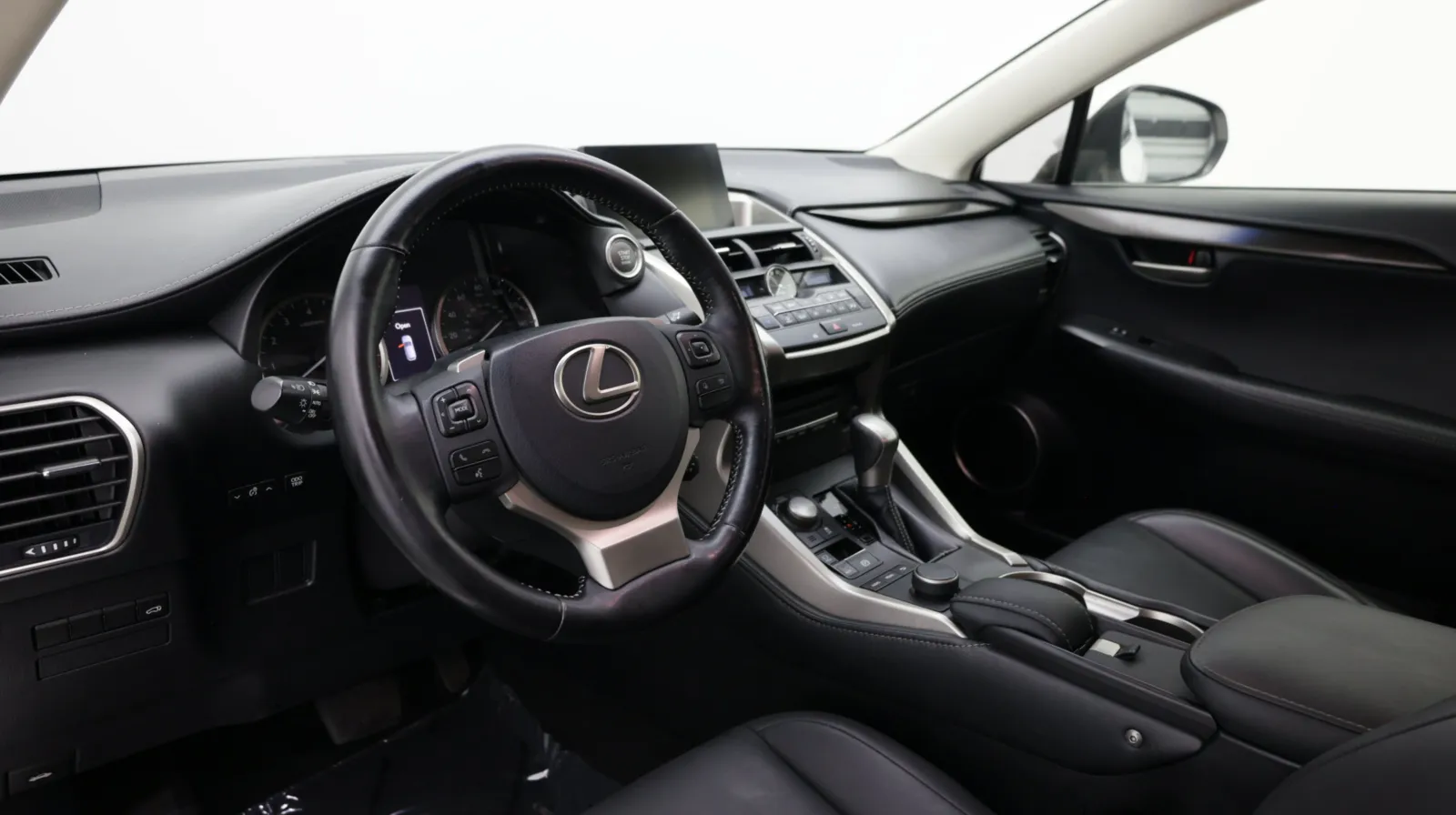 Lexus NX photo 12