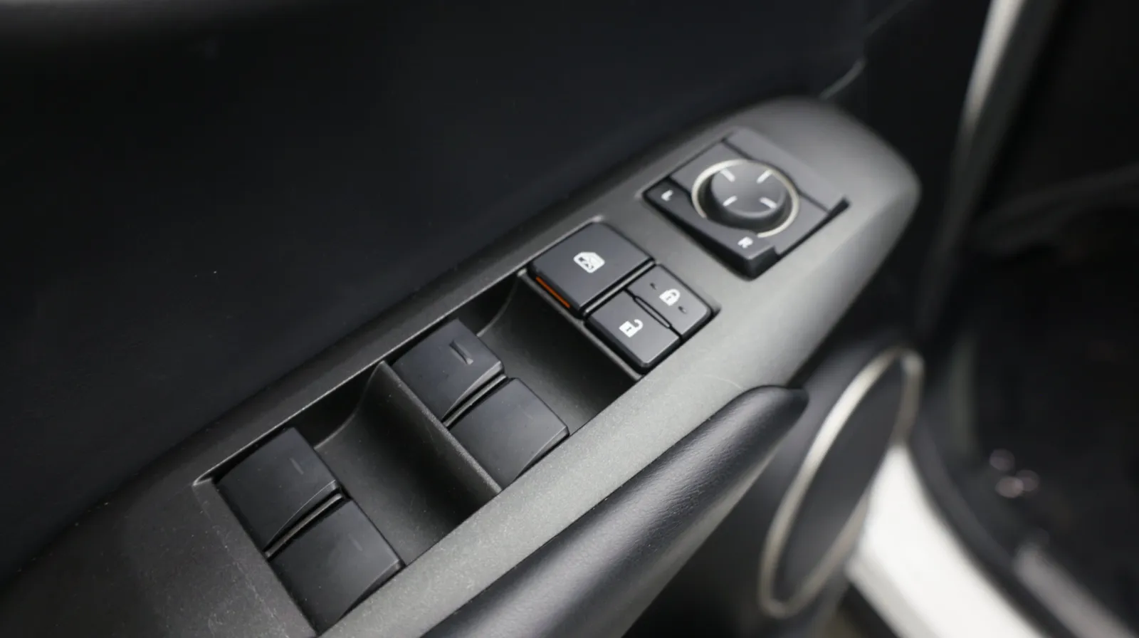 Lexus NX photo 14