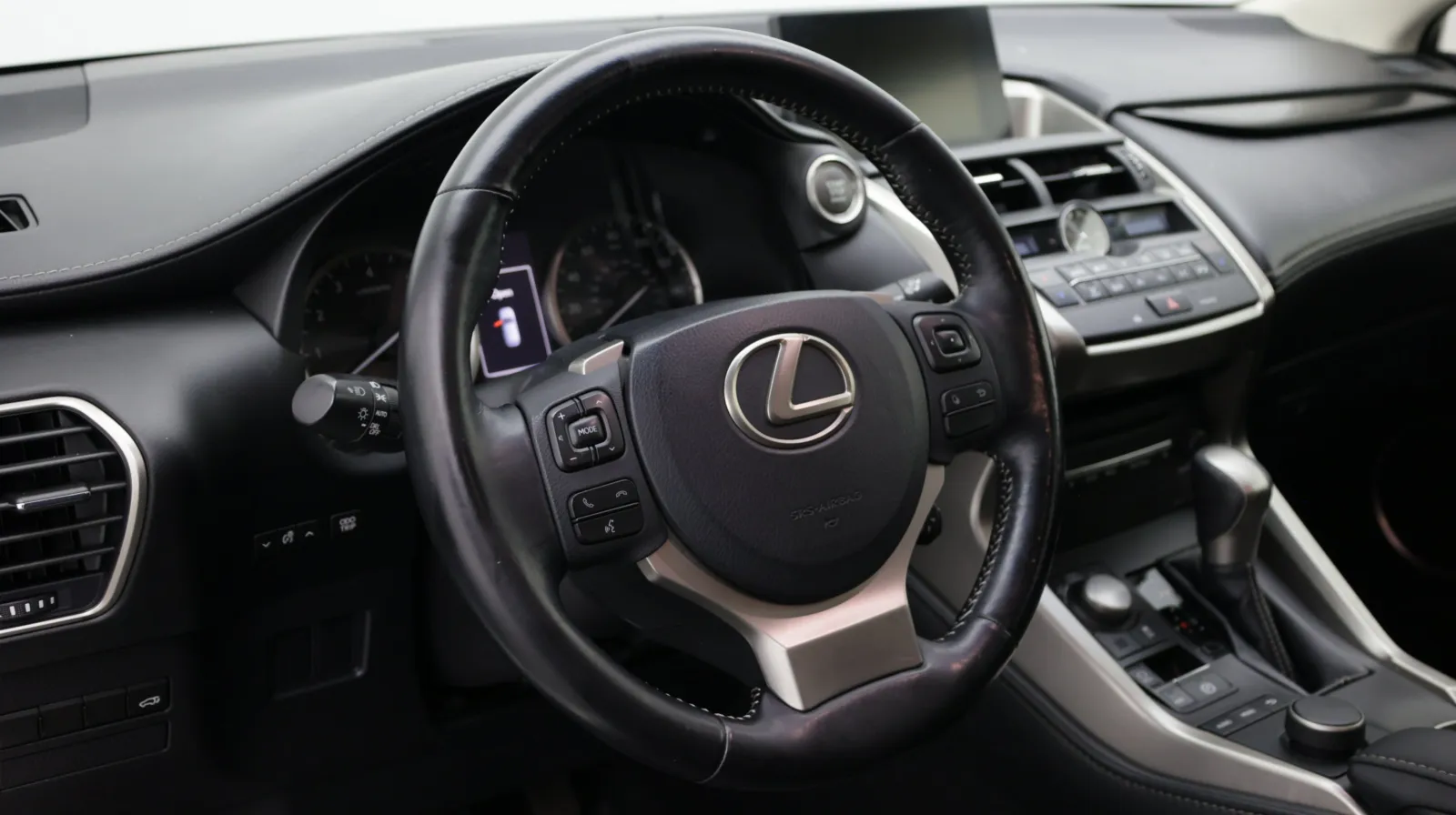 Lexus NX photo 11