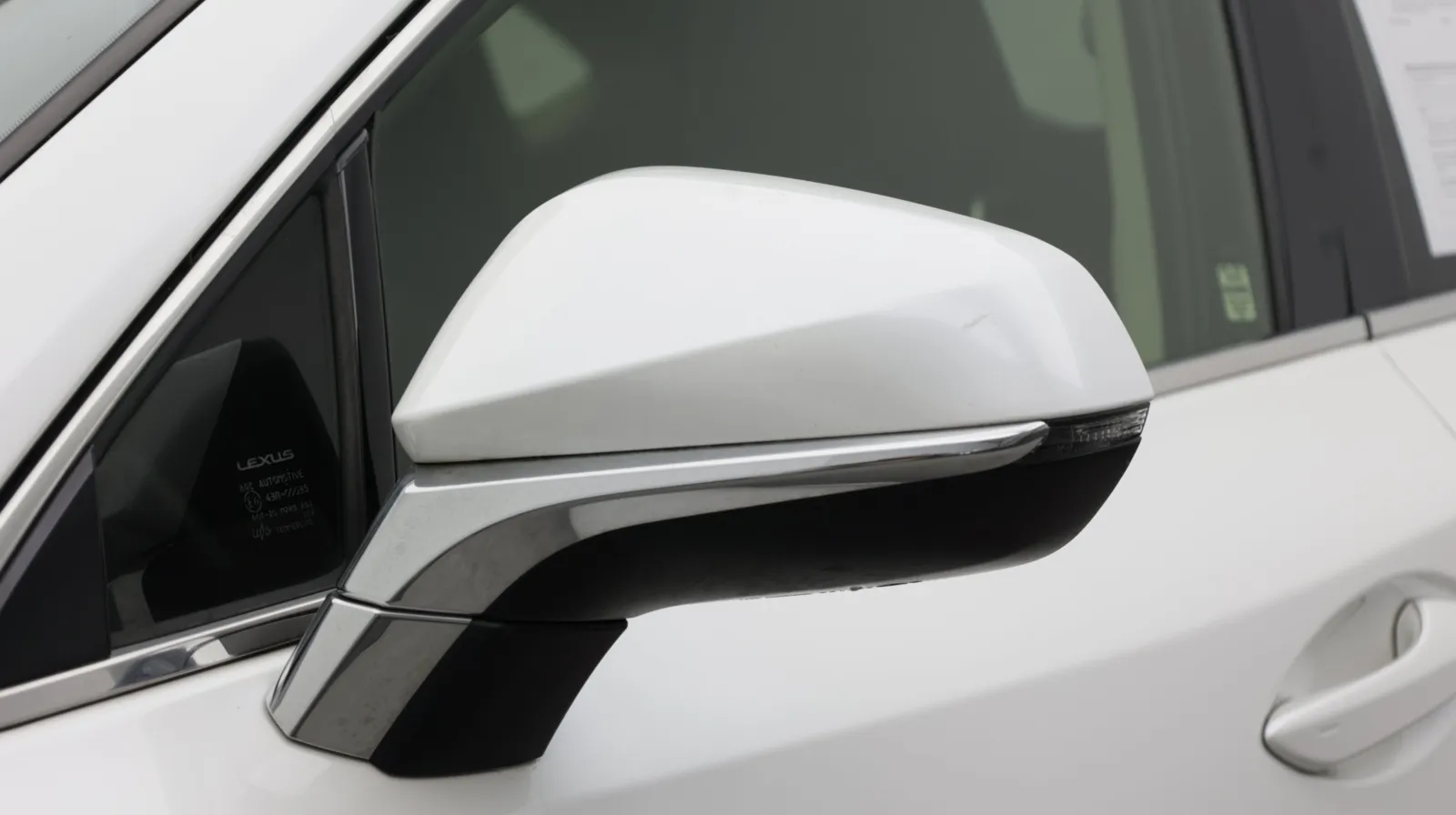 Lexus NX photo 9