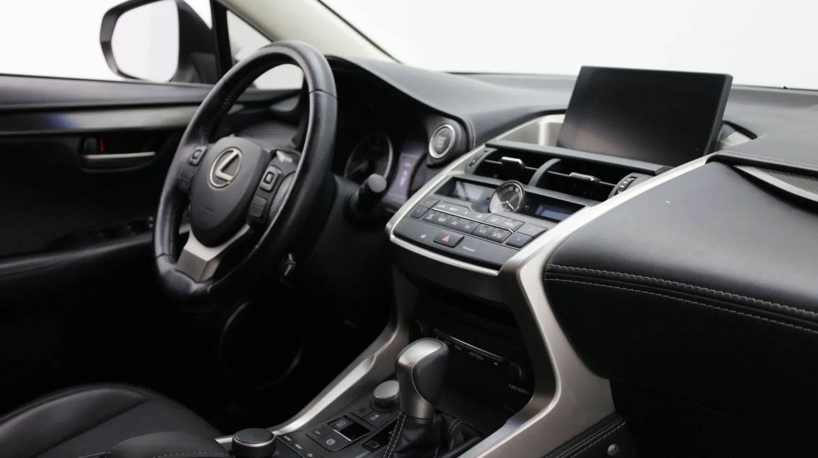 Lexus NX photo 37
