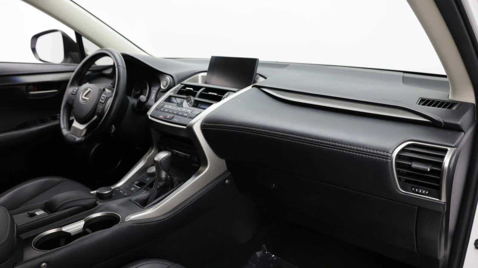 Lexus NX photo 36