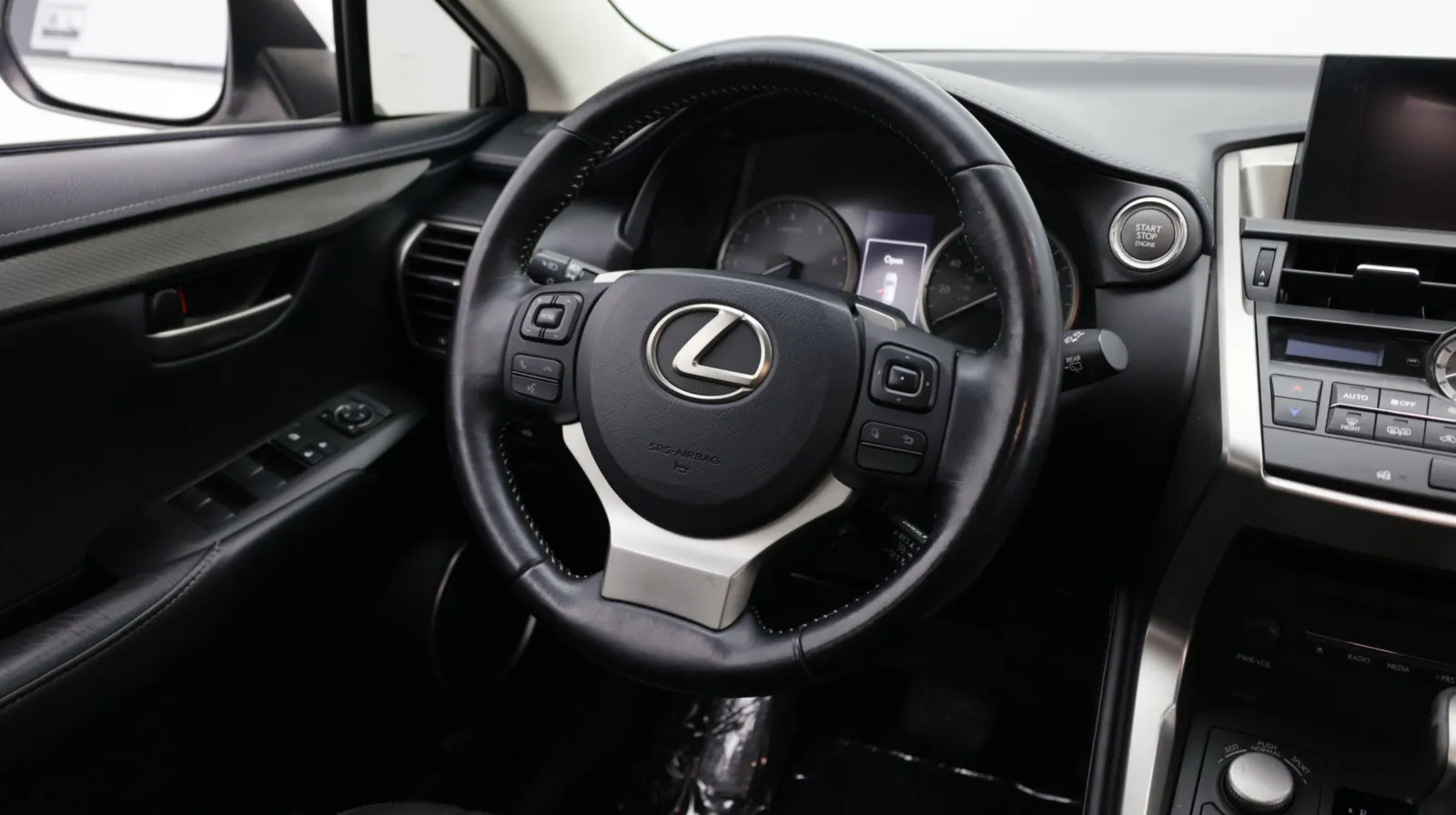 Lexus NX photo 28
