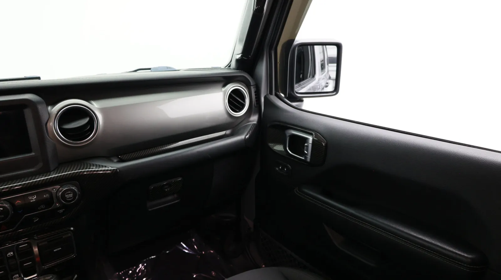 Jeep Wrangler photo 32